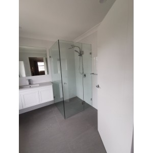 Jara Square Shape Frameless Shower Screen 750 * 750 * 2000mm